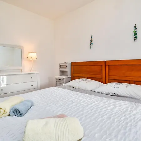 Family-friendly With Swimming Pool Barbat, Rab - 20170 Appartamento *