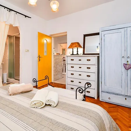Appartamento Family-friendly With Swimming Pool Barbat, Rab - 20170 *