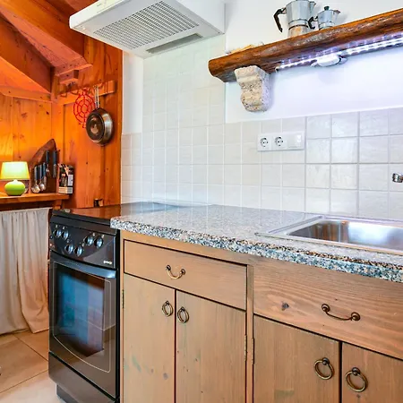 Family-friendly With Swimming Pool Barbat, Rab - 20170 Appartamento Rab Town