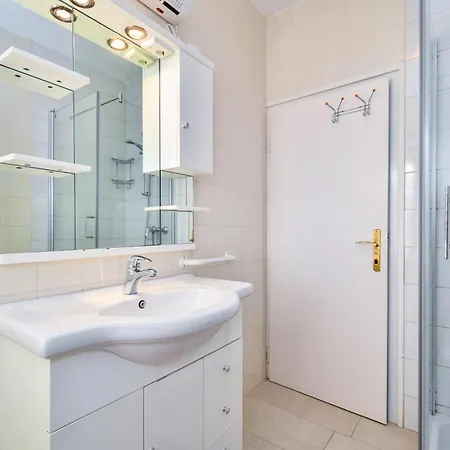 Appartamento Family-friendly With Swimming Pool Barbat, Rab - 20170 *