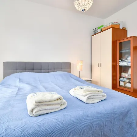 Family-friendly With Swimming Pool Barbat, Rab - 20170 Appartamento Rab Town