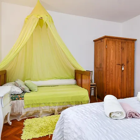 Family-friendly With Swimming Pool Barbat, Rab - 20170 Appartamento Rab Town